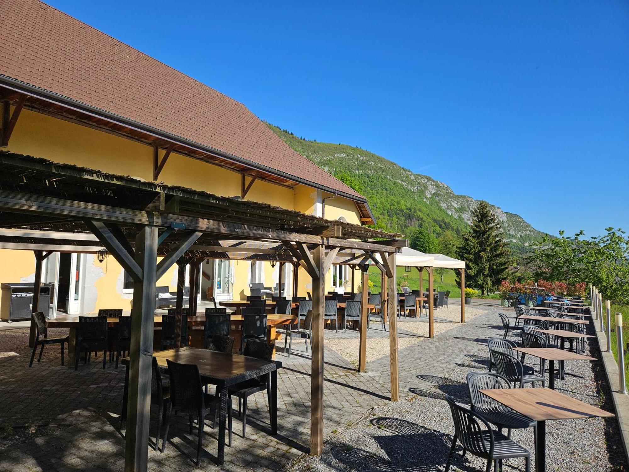 Auberge De Pontgibaud Lathuile Luaran gambar
